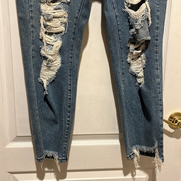 Ms. Cello distressed jeans - Picture 4 of 7